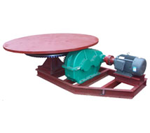 KR系列圓盤(pán)給料機(jī)由電動(dòng)機(jī)、減速機(jī)、大小傘齒輪、主軸和圓盤(pán)組成。